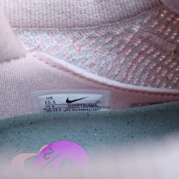 Nike Vapormax Flyknit Sneakers - Picture 7 of 11